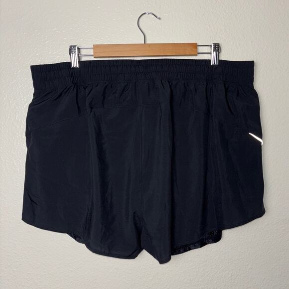 NWT Fabletics Perforated Run Shorts 5" Reflective Women's Size XXL/1X Black - Picture 10 of 16